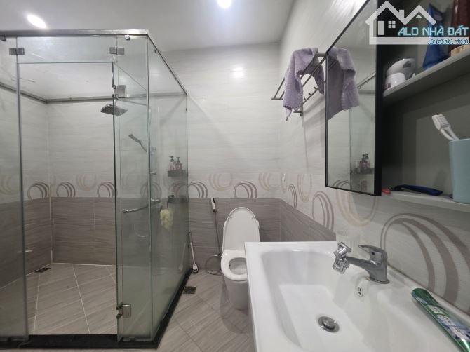 Q2, NGAY LÊ VĂN THỊNH - NHÀ MẶT TIỀN ĐƯỜNG KINH DOANH - 190M2(10*19)* 3 TẦNG - GIÁ 17,5 TY - 7