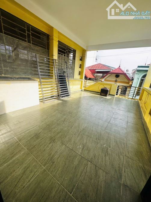Cho thuê nhà ngõ 31 phố Trần Quốc Hoàn. Diện tích 60m2 x 5 tầng ô tô đậu cửa - 8