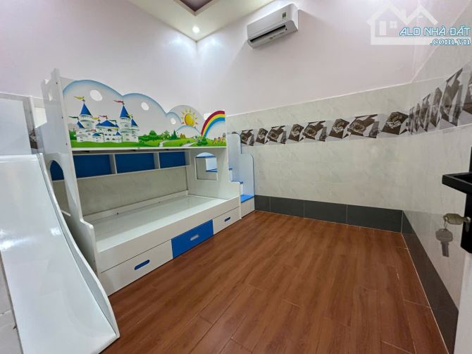 GIẢM MẠNH CHO CĂN NHÀ VƯỜN 8MX33M GẦN CHỢ HƯNG LONG - 8