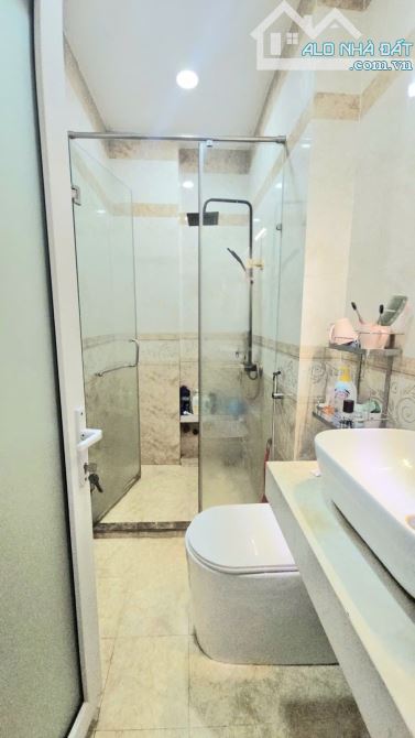 Dương Quảng Hàm Gò Vấp, hẻm xe hơi 8m, Dt 50m2, 5 tầng 4Pn, full nội thất, giảm còn 9,9 tỷ - 8