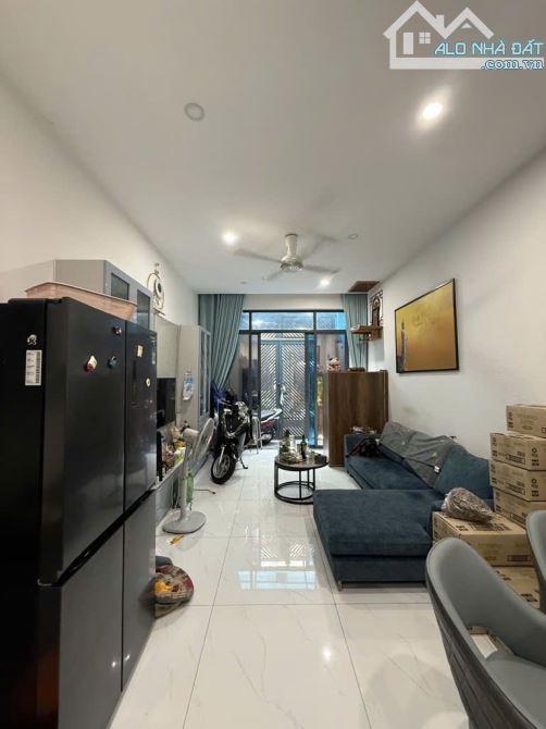 Bán nhà đẹp 3 tầng Khánh Hội, cách công viên 200m giá 7 tỷ - 8