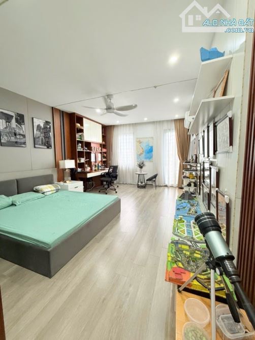 120 tỷ /246 m2/ 8.2 M tiền/ 7 tầng / Mặt Phố Hồng Hà