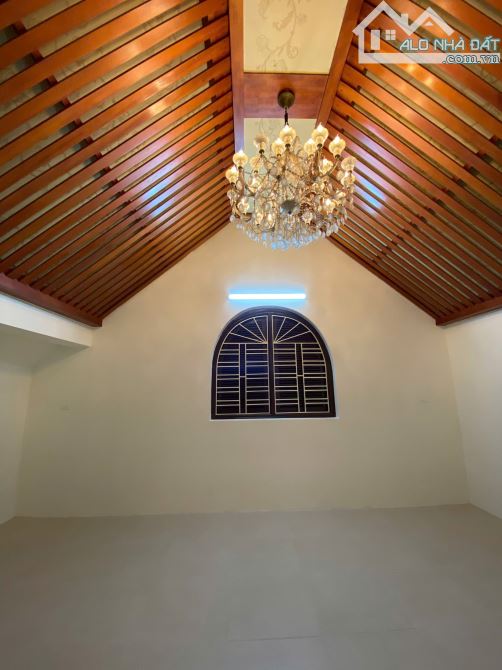 Cho thuê biệt thự đẹp đẳng cấp lô góc KDT Mỹ Đình. DT 220m2, 1 hầm, 4 nổi. Giá 80 tr/thg - 8