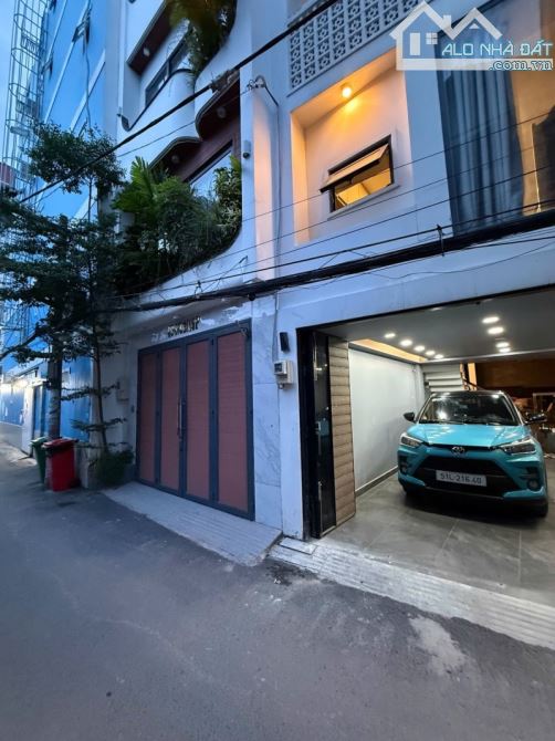 Dương Quảng Hàm Gò Vấp, hẻm xe hơi 5m, 5 tầng tặng nội thất, ở ngay, Dt 54m2, giá 9 tỷ - 9