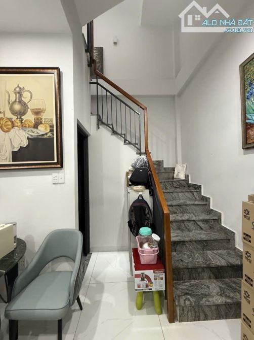 Bán nhà đẹp 3 tầng Khánh Hội, cách công viên 200m giá 7 tỷ - 9