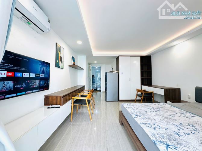 CỰC PHẨM STUDIO FULL NỘI THẤT BAN CÔNG NGAY QUẬN 1 - 9