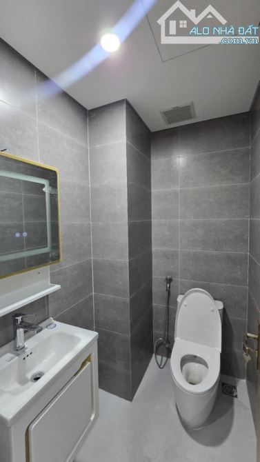 BÁN NHÀ MỚI XÂY DƯƠNG QUẢNG HÀM – CẦU GIẤY – 6 TẦNG THANG MÁY – CHỈ nhỉnh 9 TỶ Cần bán gấp - 9