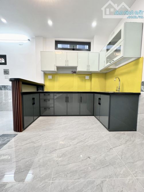 KHU VIP QUẬN 3 - TRẦN QUANG DIỆU THÔNG LÊ VĂN SỸ - HẺM 4M SÁT MẶT TIỀN - NHÀ MỚI XÂY, 50M2 - 9