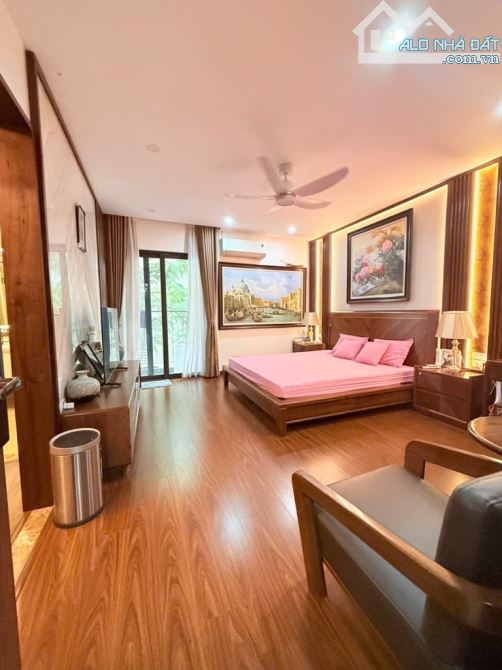 120 tỷ /246 m2/ 8.2 M tiền/ 7 tầng / Mặt Phố Hồng Hà