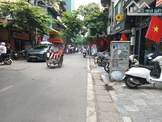 Nhà mặt phố Hàng Buồm -250m ra Hồ Gươm - DT 386m2x Mặt tiền 13.5m - Đầu Tư Lãi Ngay 558 tỷ