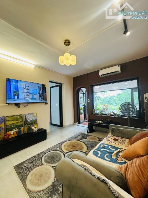 Căn hộ homestay tầng 2 - phố Vip Lê Thánh Tông siêu hiếm - sổ to - gần Nhà Hát Lớn
