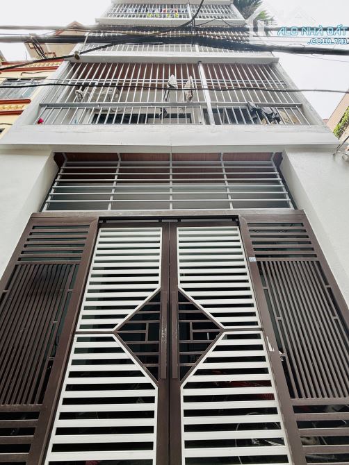 NHÀ ĐẸP CẦU GIẤY – SÁT PHỐ – Ô TÔ CÁCH VÀI BƯỚC – GIÁ CHỈ NHỈNH 8 TỶ