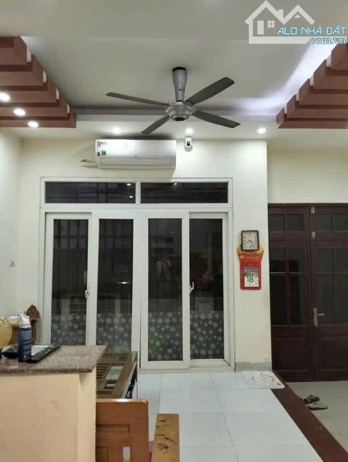 Cho thuê nhà nguyên căn  ngõ 211 Khương Trung, Thanh Xuân, Hà Nội. DT 45m x 3 tầng, giá