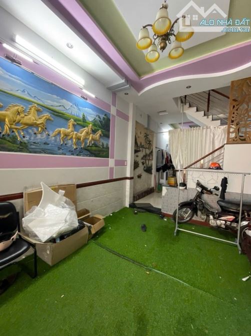 NHÀ PHƯỜNG 8 GÒ VẤP – NGAY LÀNG HOA – HẺM XE HƠI – 70M² – 6.8 TỶ   Diện tích: 70m²