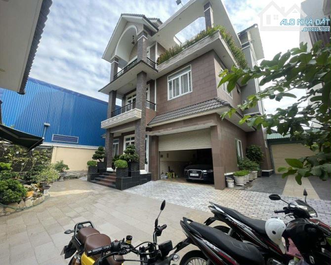 🏡 BIỆT THỰ ĐẲNG CẤP – KỀ BÊN KHU SALA Q2 – NHÀ TỰ XÂY TÂM HUYẾT – DIỆN TÍCH KHỦNG 404M²