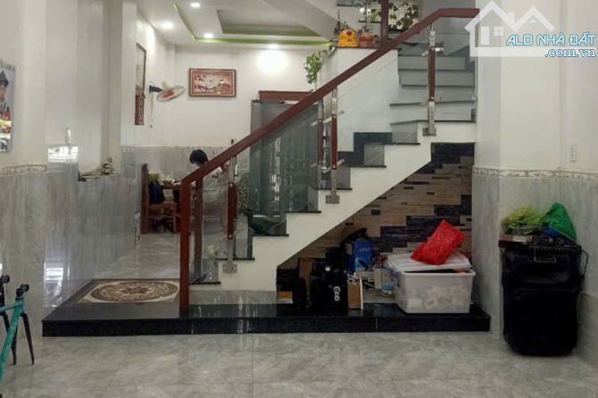 Bán nhà hẻm xe hơi, Thạnh Lộc 41, Quận 12, 52.9 m² (4m x 14m), 4 phòng - Giá 5.3 tỷ TL