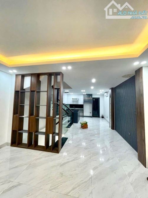 NHÀ ĐẸP VĂN KHÊ PHÂN LÔ Ô TÔ ĐỖ CỬA