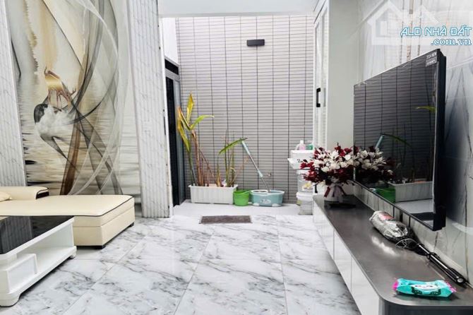 Bán nhà hẻm xe hơi, Thạnh Xuân 47, Quận 12, 53 m² (4m x 14m), 4 phòng - Giá 6.55 tỷ TL
