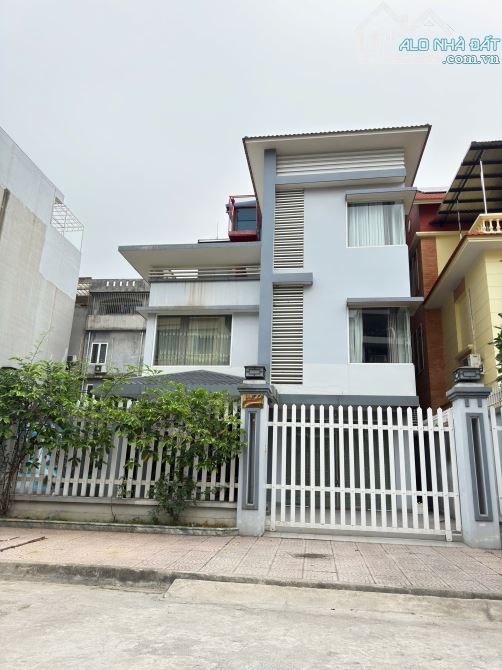 BÁN ĐẤT LÔ 3D LÊ HỒNG PHONG ĐƯỜNG RỘNG 22m TẶNG BIỆT THỰ