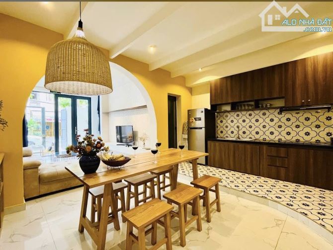 Bán Căn Homestay MT 7.5m Hoài Thanh, Ngay SunCosMo 3 Tầng, 80m2 Chỉ 12 tỷ
