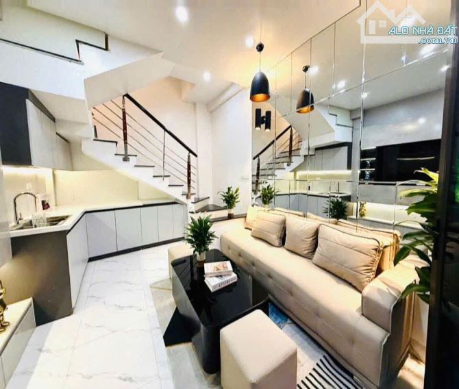 Nhỉnh 5 tỷ có nhà đường Láng ngõ to 90m ra mặt phố 4 tầng 25m2 mới tinh đủ nội thất ở luôn