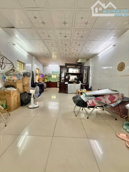 Nhà rộng hẻm thông, gần Aeon Mall Tân Phú, 3.7 tỷ