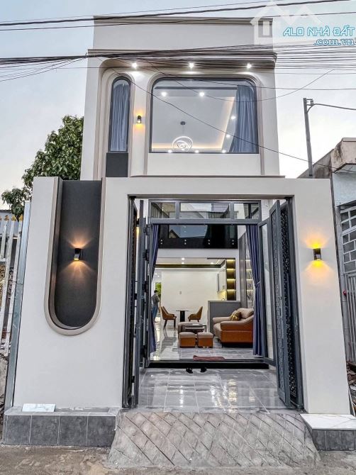 CẦN BÁN GẤP NHÀ PHỐ ĐẸP HIỆN ĐẠI NGAY KHU CÔNG NGHIỆP CẦU TRÀM – LONG AN – 112.6M² – GIÁ 2