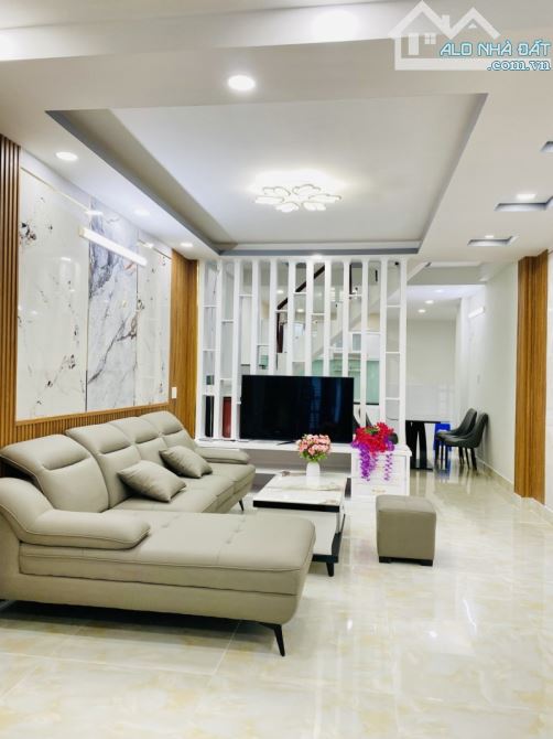 Nhà HXH Huỳnh Tấn Phát_ Phú Xuân, Nhà Bè. DT 85m2 (5m x 17m). 2 tầng. Giá 5.5 tỷ.