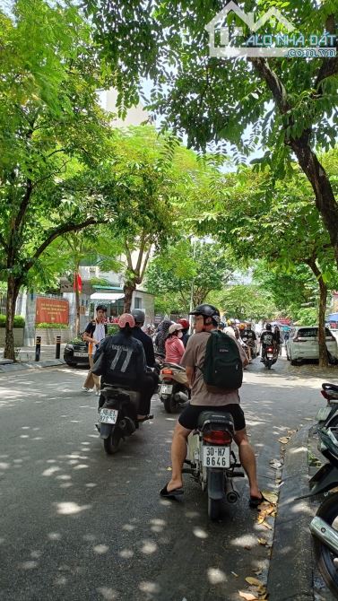 SIÊU VIP MẶT PHỐ VỊ TRÍ ĐẮC ĐỊA + MẶT NGÕ ÔTÔ - VỈA HÈ KINH DOANH KHỦNG 7 TẦNG THANG MÁY
