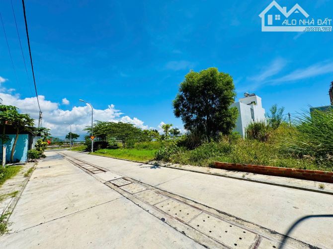 Bán đất TĐC Hòn Rớ 2 sổ sẵn xây tự do cách sông 50m  -------- Diện tích : 100m2 ngang 5m
