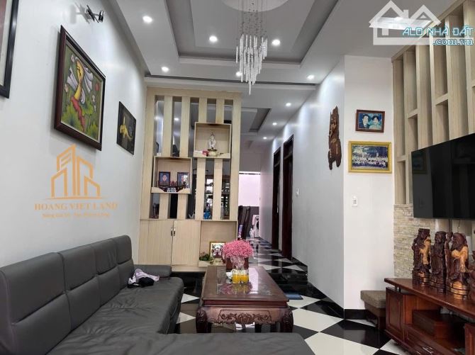 Nhà kiên cố ngay vị trí trung tâm, đường ngang ngay ngã tư Lê Thánh Tông - Lê Thị Hồng Gấm