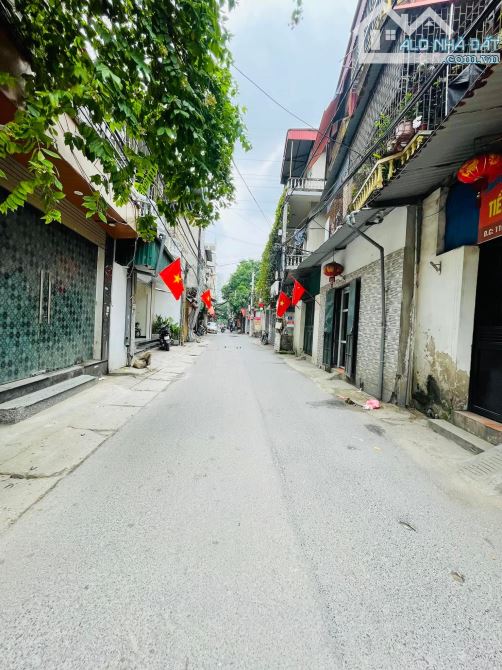 BÁN ĐẤT ĐƯỜNG NGUYỄN CHÍNH HOÀNG MAI - VỊ TRÍ ĐẸP NGÕ Ô TÔ KINH DOANH: DT 302M2 - 37 TỶ
