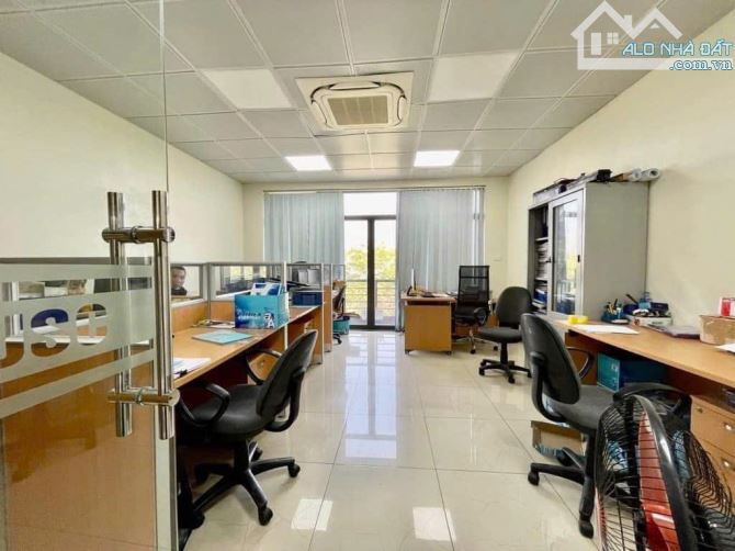 Bán tòa nhà phố Duy Tân, Tôn Thất Thuyết, Cầu Giấy DT 100m2 6 tầng thang máy, 3 ô tô
