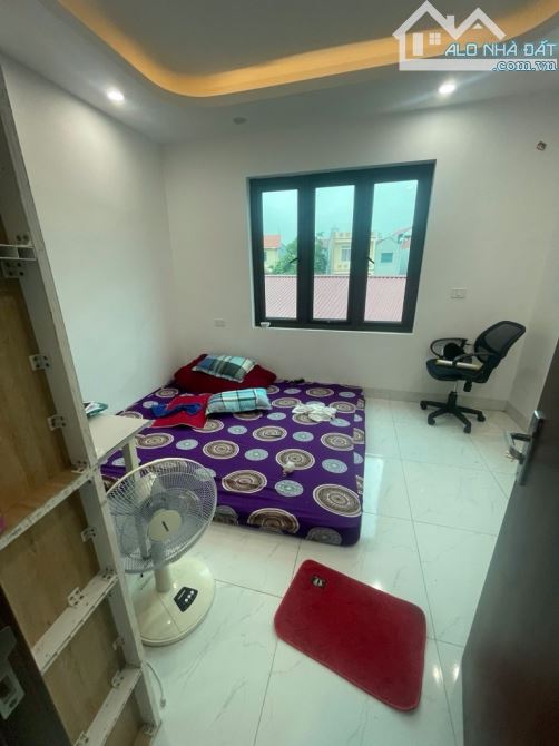 Chủ nhà nhờ bán căn nhà địa chỉ ở đông la hoài đức 30m2 4 tầng xây còn rất mới