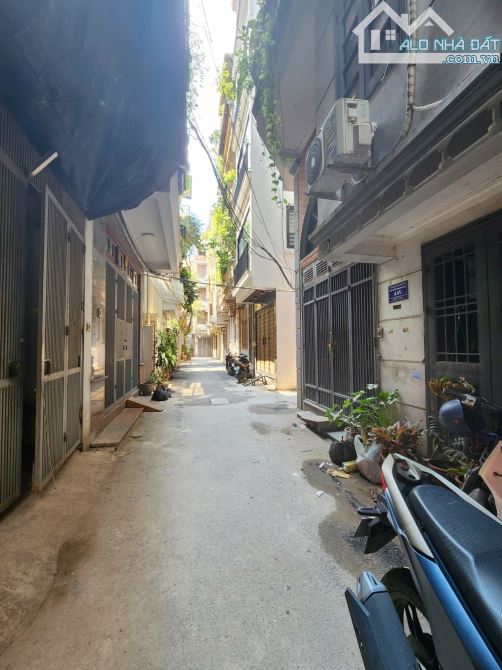 Bán nhà Đặng Thai Mai, Tây Hồ, nhà đẹp 6 tầng ở ngay, gần ô tô tránh, chỉ 8.75 tỷ.