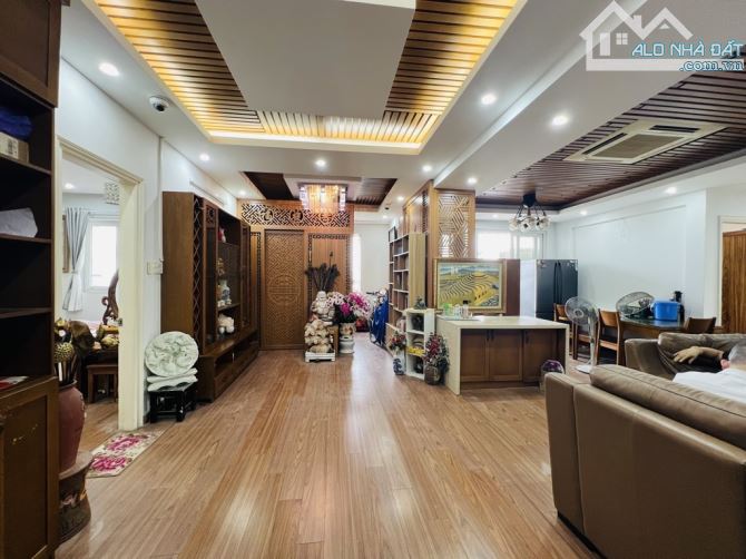 Căn hộ CC 335 Cầu Giấy - 125m2 - 3N2VS - Lô góc - Sổ đỏ chính chủ