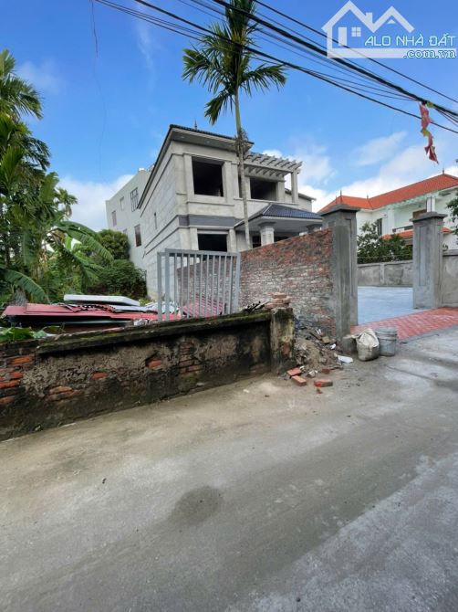 HỒNG HÀ - GIÁ 4X Ô TÔ ĐỖ TẠI ĐẤT