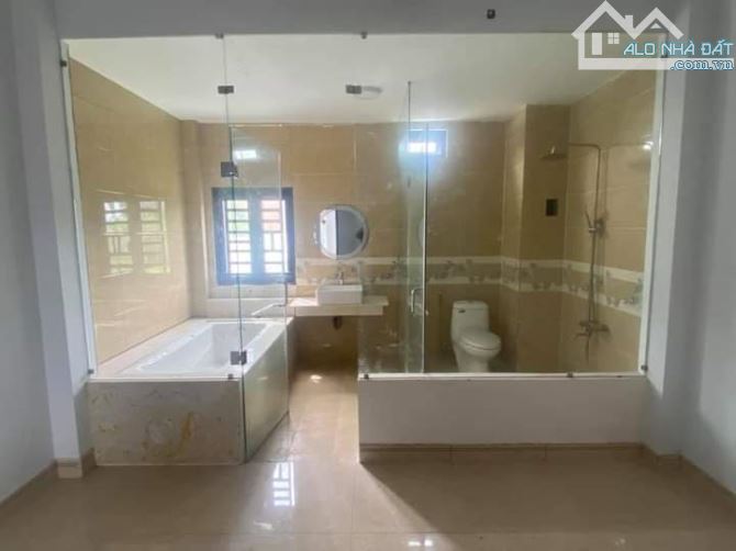 Bán nhà 3 lầu làng đại học Quốc gia Thủ Đức, Đông Hoà Dĩ an.