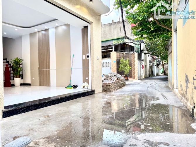 Nhà đẹp 40m2,MT4,3m,xây độc lập 5 tầng phố Phúc Lợi, Long Biên, giá chào 6,95 tỷ