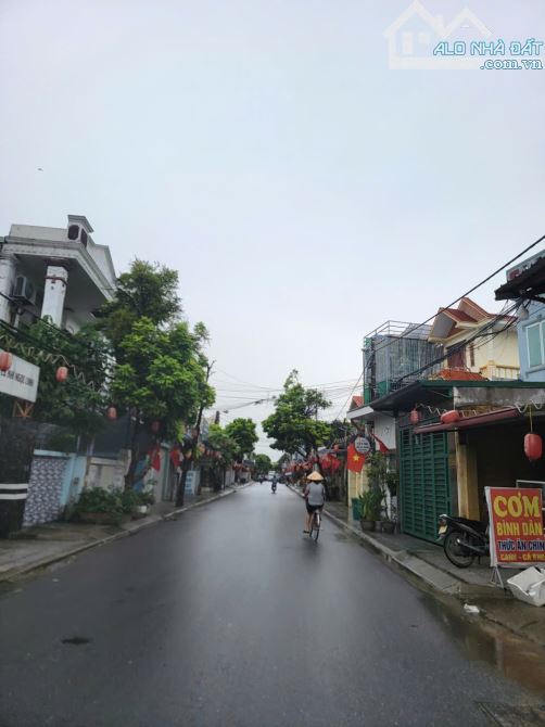 Bán nhà 3 tầng mặt đường Phương Khê giá hơn 4.25 tỷ, đường thông kinh doanh thuận tiện