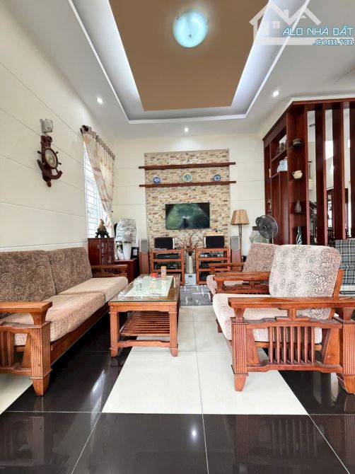 BIỆT THỰ MẶT TIỀN THẠNH LỘC QUẬN 12 GIÁ RẺ 3.x TỶ TL