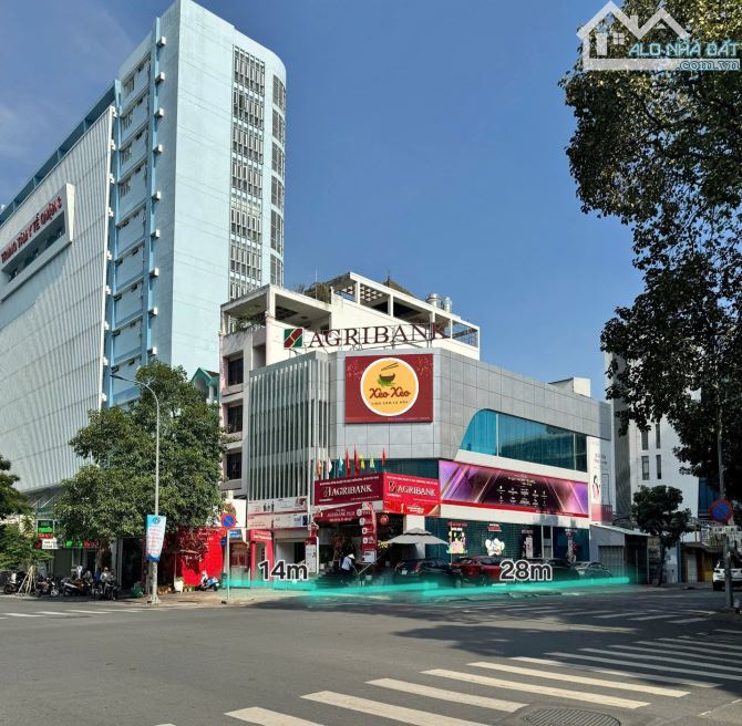 Góc 2 mặt tiền Nguyễn Văn Cừ - Trần Hưng Đạo, Q1. DT: Ngang 14m 3 tầng. HĐT: 200tr/th. Giá