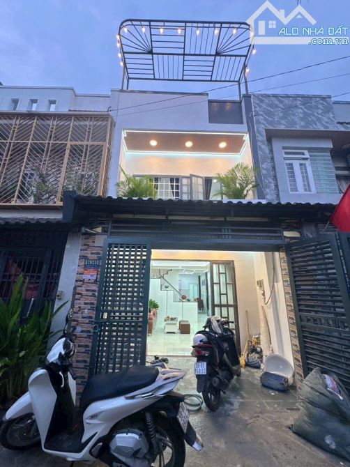 Nhà 2 tầng FULL NỘI THẤT đường THẠNH XUÂN 40 phường Thạnh Xuân Q12 DT 66m2 (4x17) đường 5m