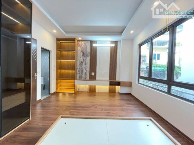 TRẦN KHÁT CHÂN MÀ RẺ HƠN VÀNH ĐAI 3