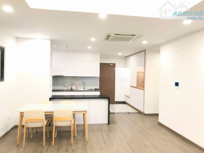 Chủ đi nước ngoài cần bán căn hộ 3n2vs-105m² tại 173 Xuân Thủy. View thoáng mát giá 7 tỷ5