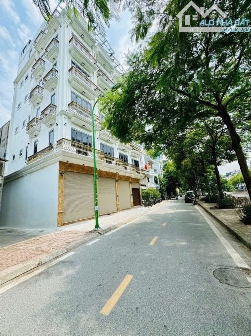 Bán nhà đẹp mặt phố Ngã Tư Sở! 48m2 x 7T thang máy chỉ 22..tỷ - Vỉa hè rộng,  view sông