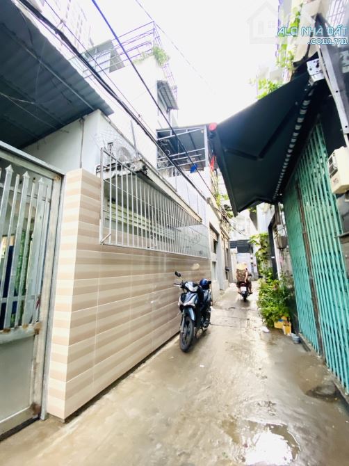 Nhà đẹp 4 tầng 4 phòng ngủ Huỳnh Tấn Phát quận 7