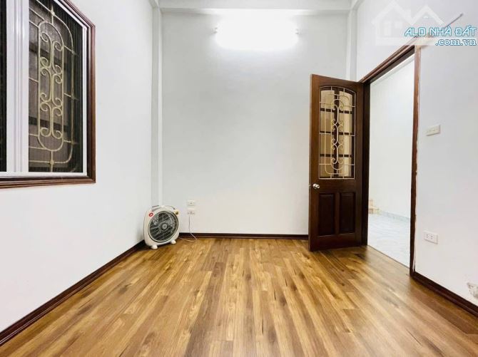 Pháo Đài Láng, 42m, 11phòng, Nhà dân xây đẹp, Ngõ thông gần phố, Mặt tiền rộng, Cực hiếm