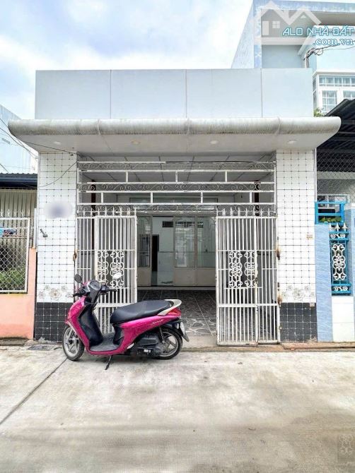Căn nhà đang cho thuê 4tr/th nay kẹt tiền cần bán gấp với giá tốt 810 triệu, bao sổ.