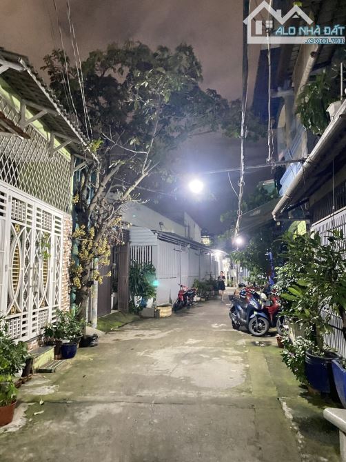 Nhà giá rẻ hẻm xe hơi Nguyễn Văn Quỳ quận 7 - giá 4.5 tỷ sổ hồng